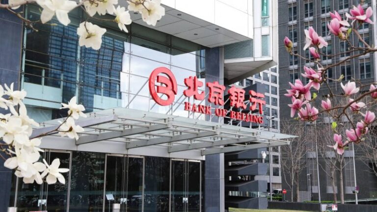 如何运用内外盘交易技巧，在2025年实现股票理财翻倍？